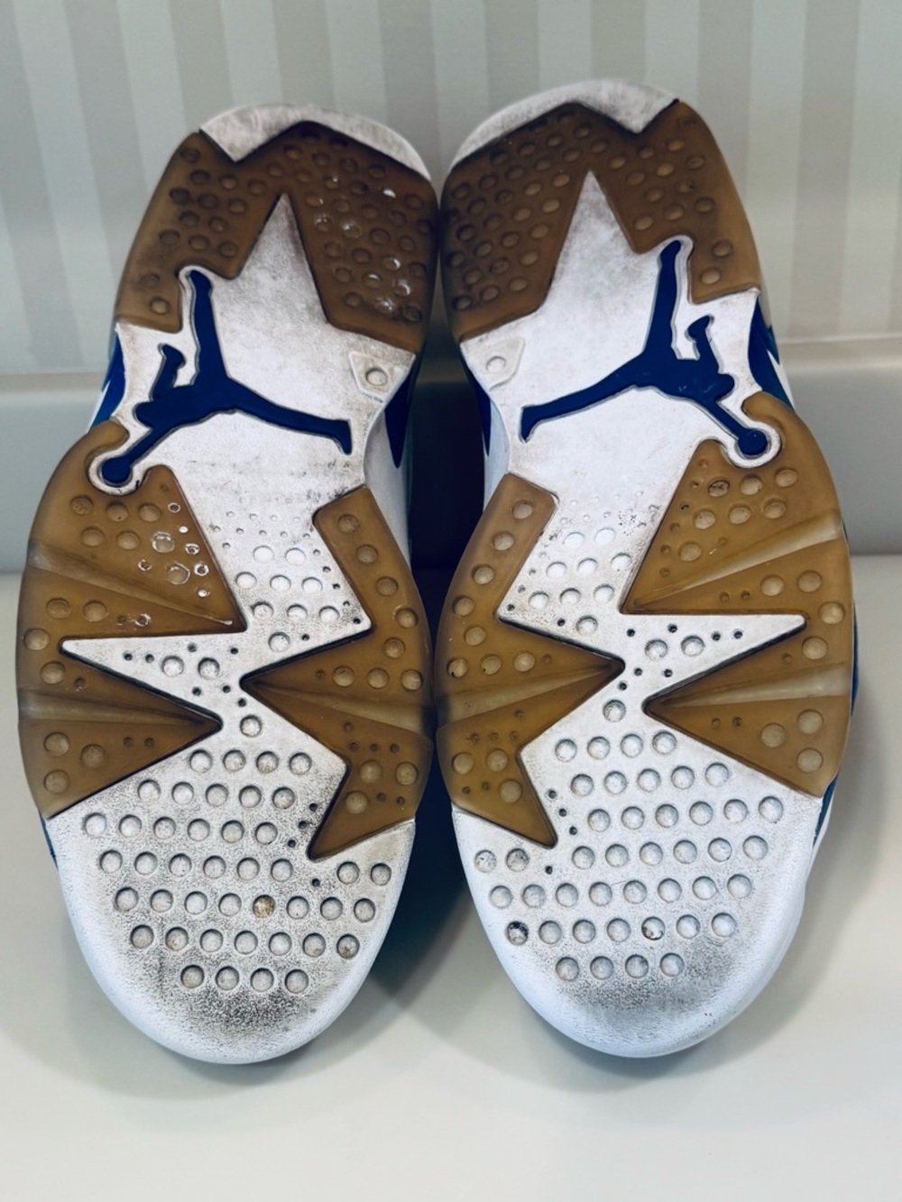 the Air Jordan Flight Club 91 “White Hyper Royal" - Picture 15 of 16